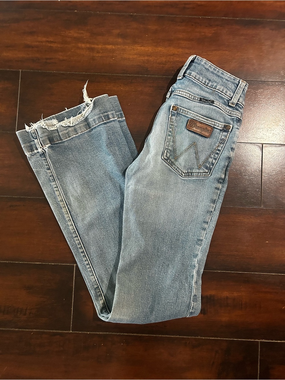 Wrangler Women's Light Blue Cropped Frayed Hem Jeans